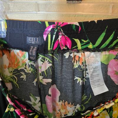 Women's Summer Skirt & Pants – G.I.L.I. & Lisa Rinna (Size S/M)