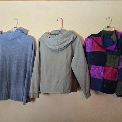 Cozy Comforts: 3-Piece Women's Sweater & Hoodie Lot – M