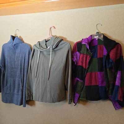 Cozy Comforts: 3-Piece Women's Sweater & Hoodie Lot – M