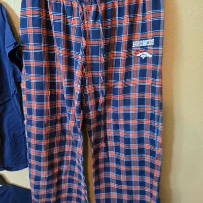Denver Broncos Apparel and Accessories Set