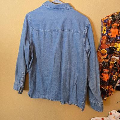 Halloween-Themed Apparel and Accessories Set