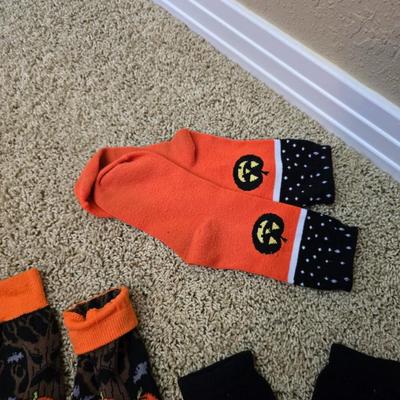 Halloween-Themed Apparel and Accessories Set