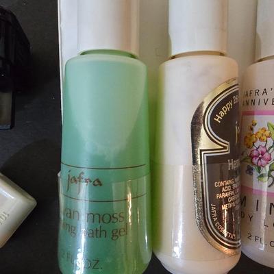 Deluxe Women’s Travel Essentials & Toiletries Lot – Jafra, Philosophy, Accessories & More