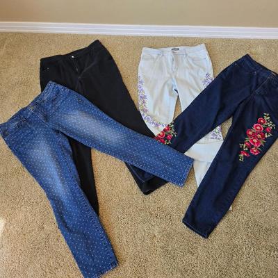 4 Women's Jeans – Size 8 – Martha Stewart, Christopher & Banks, Quacker Factory