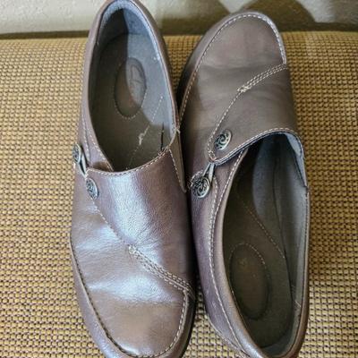 Comfort First: Clarks Bendables Leather Slip-On Shoes – Black & Brown – Size 8.5M