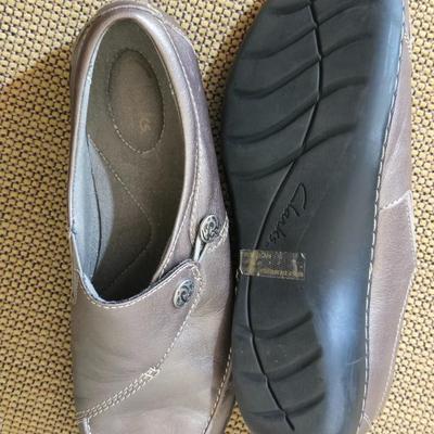Comfort First: Clarks Bendables Leather Slip-On Shoes – Black & Brown – Size 8.5M