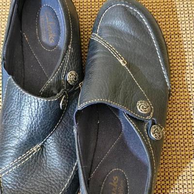 Comfort First: Clarks Bendables Leather Slip-On Shoes – Black & Brown – Size 8.5M