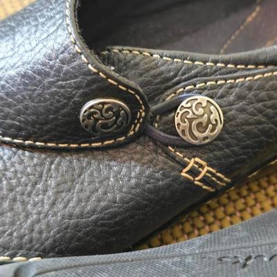 Comfort First: Clarks Bendables Leather Slip-On Shoes – Black & Brown – Size 8.5M