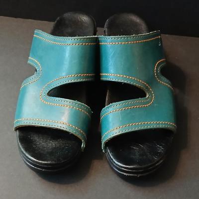 2 Women's Comfort Sandals – Sizes 38 & 39 (Approx. US 7.5–8.5)