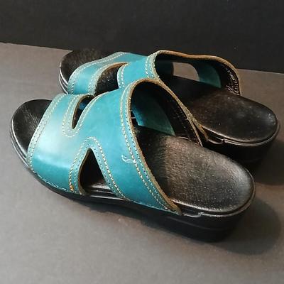 2 Women's Comfort Sandals – Sizes 38 & 39 (Approx. US 7.5–8.5)