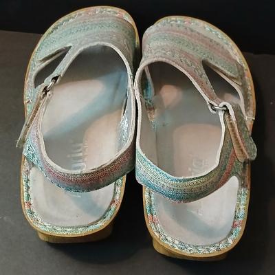 2 Women's Comfort Sandals – Sizes 38 & 39 (Approx. US 7.5–8.5)