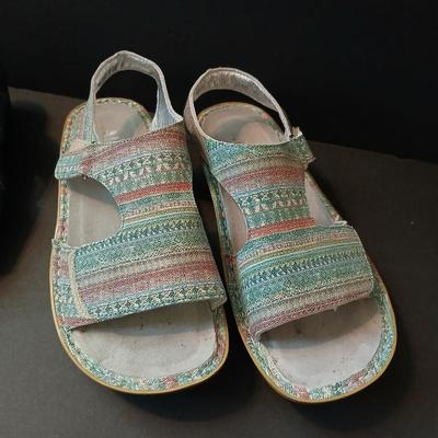 2 Women's Comfort Sandals – Sizes 38 & 39 (Approx. US 7.5–8.5)
