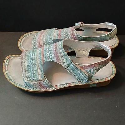 2 Women's Comfort Sandals – Sizes 38 & 39 (Approx. US 7.5–8.5)