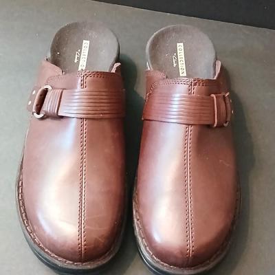 2 Women's Leather Clogs – KLOGS & Clarks – Size 8.5 M