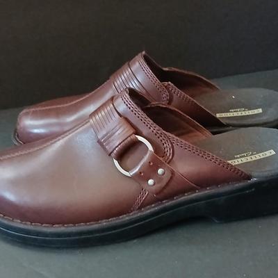2 Women's Leather Clogs – KLOGS & Clarks – Size 8.5 M