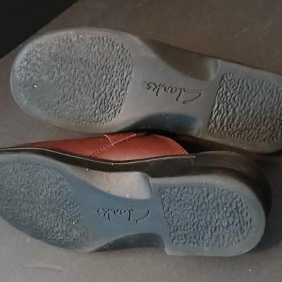 2 Women's Leather Clogs – KLOGS & Clarks – Size 8.5 M