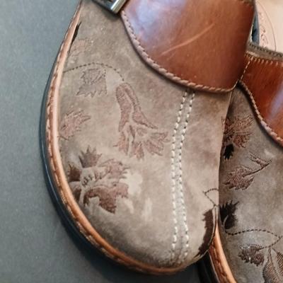 2 Women's Leather Clogs – KLOGS & Clarks – Size 8.5 M