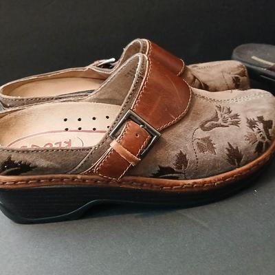 2 Women's Leather Clogs – KLOGS & Clarks – Size 8.5 M