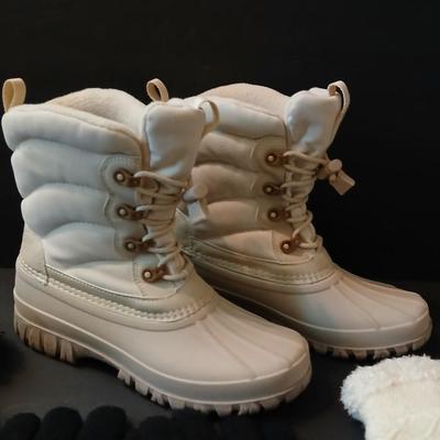 Storm by Cougar Women’s Snow Boots – Size 9