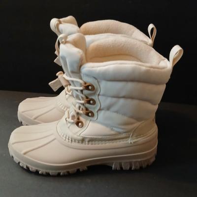 Storm by Cougar Women’s Snow Boots – Size 9