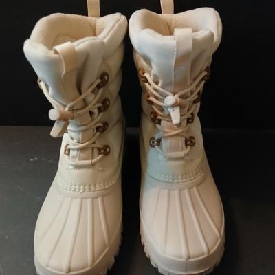Storm by Cougar Women’s Snow Boots – Size 9