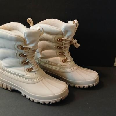 Storm by Cougar Women’s Snow Boots – Size 9
