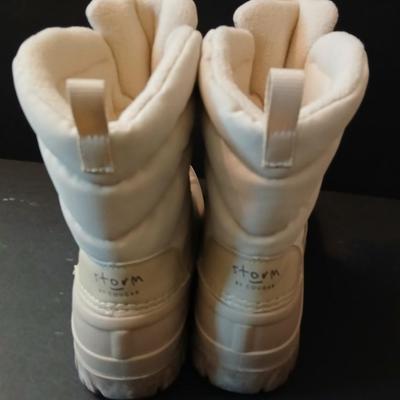 Storm by Cougar Women’s Snow Boots – Size 9