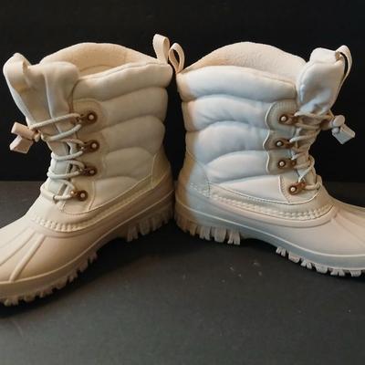 Storm by Cougar Women’s Snow Boots – Size 9