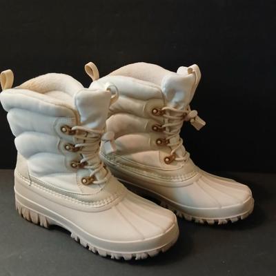 Storm by Cougar Women’s Snow Boots – Size 9