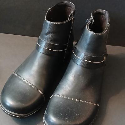 Stylish Leather Ankle Boot Duo – Clarks & Navy Casual Boots (Size 8.5M)
