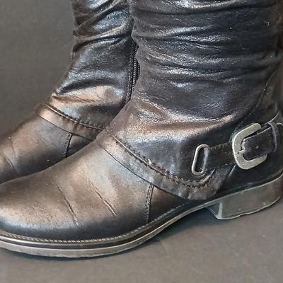Women's Tall Boots in Black and Gray