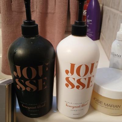 Luxury Bath & Body Essentials Lot – Barefoot Dreams Robe, Towels, Jafra Skincare & More