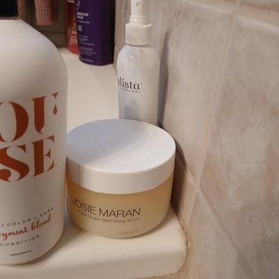 Luxury Bath & Body Essentials Lot – Barefoot Dreams Robe, Towels, Jafra Skincare & More