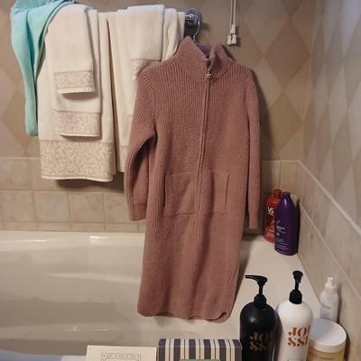 Luxury Bath & Body Essentials Lot – Barefoot Dreams Robe, Towels, Jafra Skincare & More