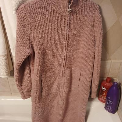 Luxury Bath & Body Essentials Lot – Barefoot Dreams Robe, Towels, Jafra Skincare & More