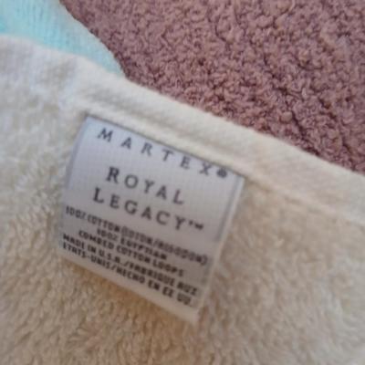 Luxury Bath & Body Essentials Lot – Barefoot Dreams Robe, Towels, Jafra Skincare & More
