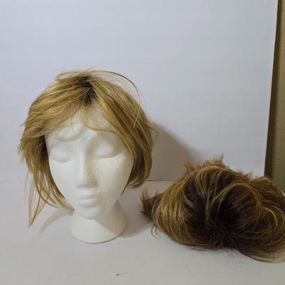 Hairdo™ Short Blondish Wig & Hairpiece Set – by HairUWear – 2-Piece Lot
