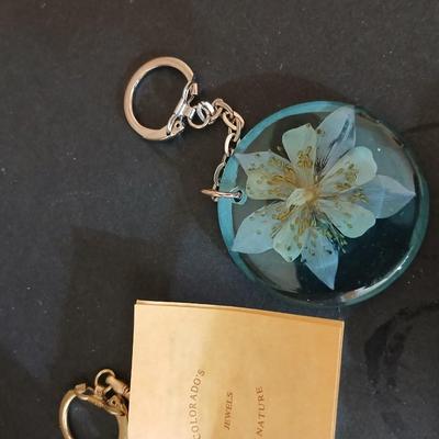 Decorative Gift Lot – Wooden Roses in Vase, Mirror Tray, & Keychains