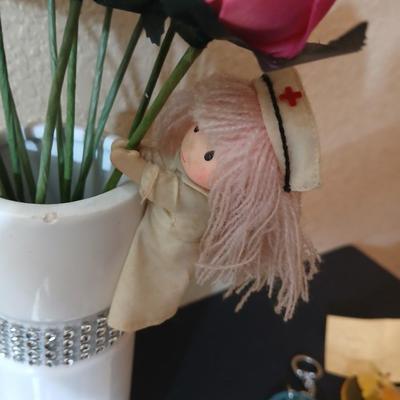 Decorative Gift Lot – Wooden Roses in Vase, Mirror Tray, & Keychains