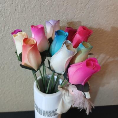 Decorative Gift Lot – Wooden Roses in Vase, Mirror Tray, & Keychains
