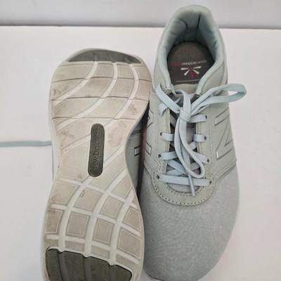 Women’s New Balance Tennis Shoes – Size 8.5