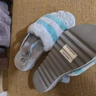 Women's Cozy Comfort Spa Set – Robe, Slippers, & Lavender Bath Gift Box