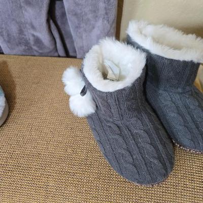 Women's Cozy Comfort Spa Set – Robe, Slippers, & Lavender Bath Gift Box