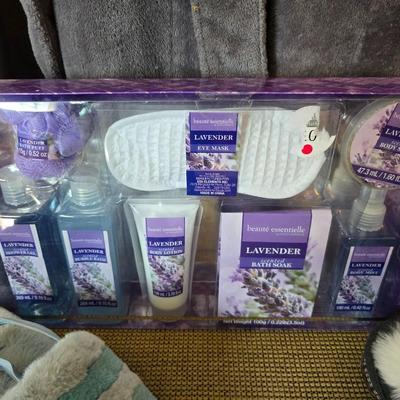 Women's Cozy Comfort Spa Set – Robe, Slippers, & Lavender Bath Gift Box