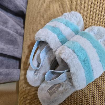 Women's Cozy Comfort Spa Set – Robe, Slippers, & Lavender Bath Gift Box