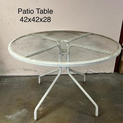 Round Metal Mesh Patio Table