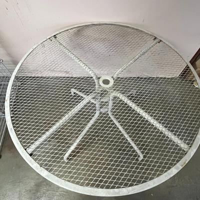 Round Metal Mesh Patio Table