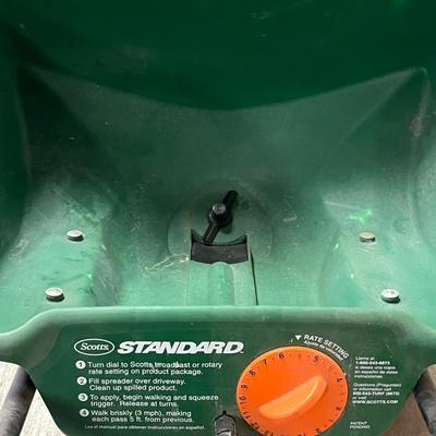 Scotts Standard Broadcast Spreader with Large Hopper
