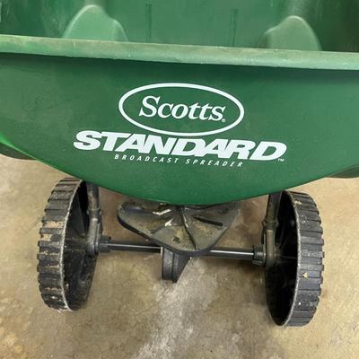 Scotts Standard Broadcast Spreader with Large Hopper