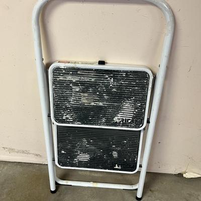 Two-Step Folding Utility Ladder